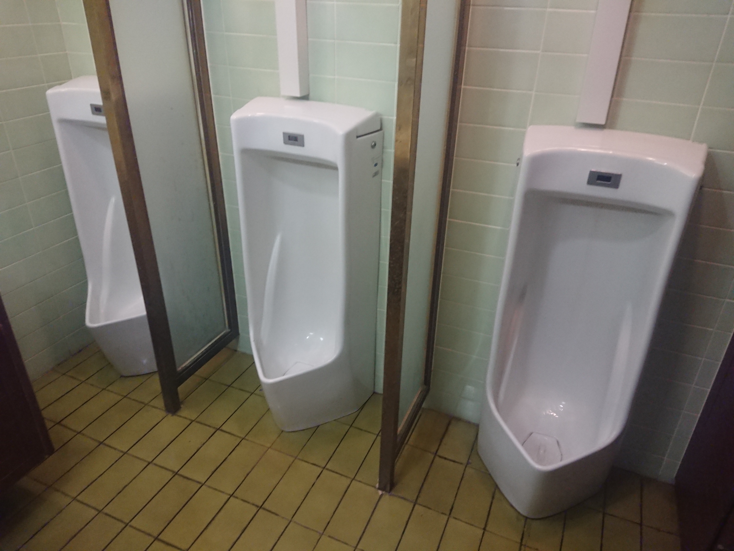 TOTO 小便器自動洗浄システム　3台まとめて 自動洗浄小便器 | トイレ（パブリック） | 商品情報 | TOTO株式会社