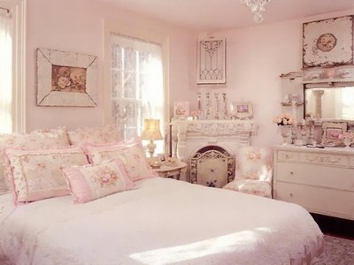 Chic-pink-bedroom-with-feminine-floral-interior