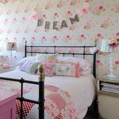 Pretty-teenage-bedroom-ideal-home