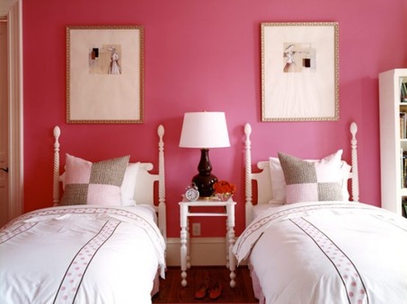 magenta-bedroom-for-two-girls-554x415