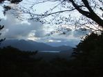 紅葉台向こうに見えるのは西湖