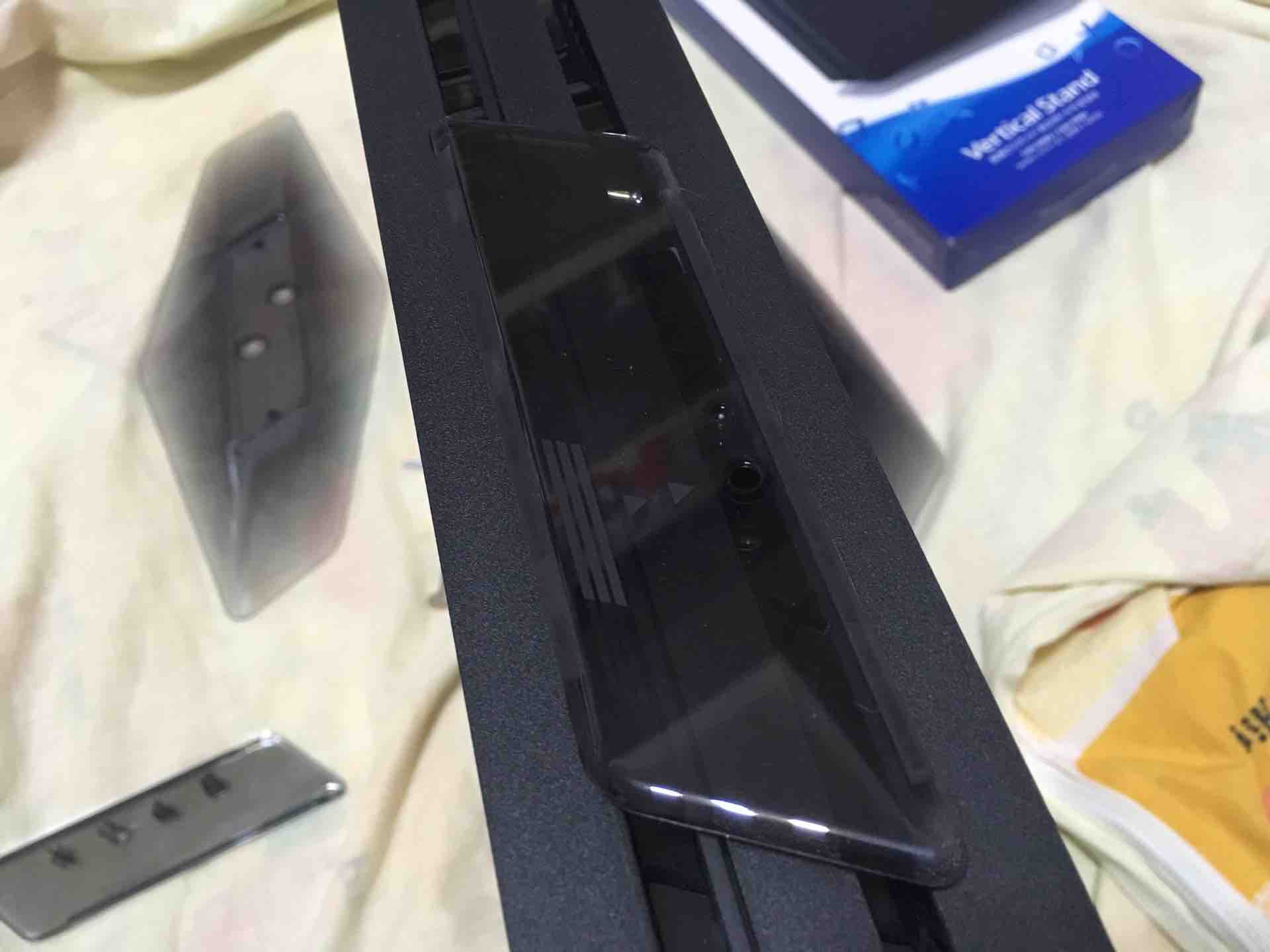 PS4の公式縦置きスタンドを買ったお : 黒詩☆紅月の奇行記録場(仮)~台湾ゲーマーと日本コンテンツ~ PS4の公式縦置きスタンドを買ったお : 黒詩☆紅月の奇行記録場(仮)~台湾ゲーマーと日本コンテンツ~