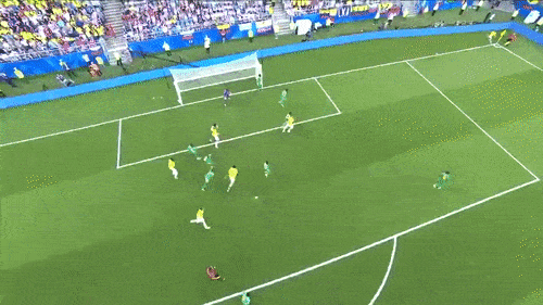 ◆Gif小ネタ◆コロンビア決勝点のCKでセネガルDFがゴールポストによっかかって休んでいると話題に！