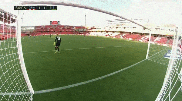 ◆リーガ珍◆乾のチームメイト、FWキケがドフリーで宇宙開発した瞬間のメンディリバル監督から猛ＪＦK魂を感じるｗｗｗ