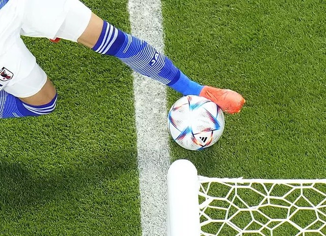 ◆画像◆ほんとに数ミリ！スペイン戦決勝ゴールの三笘のクロス蹴った位置がギリギリすぎて草
