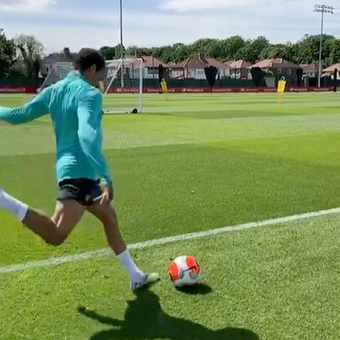 ◆動画小ネタ◆リバポSBアーノルドのキックの曲がり方は異常…ゴールライン10ｍ後ろから曲げてゴールイン