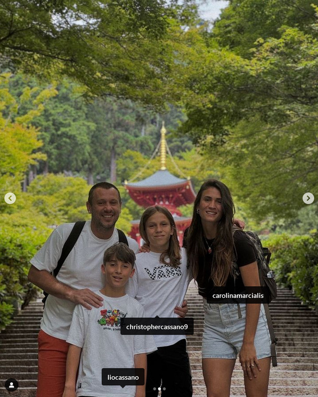 ◆レジェンド◆元伊代表カッサーノ、日本の寺で家族写真…娘がまごうことなきカッサーノで🍀