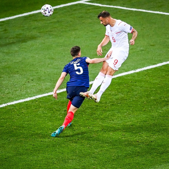 ◆悲報◆バルサの仏代表DFラングレさん、違うボールを防いでしまう