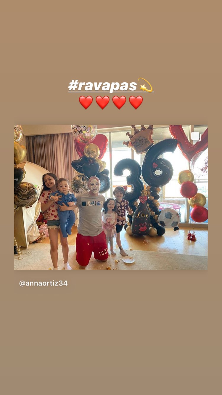 悲報 イニエスタさん 36歳の誕生日に娘らから顔面パイ攻撃を受けてしまうｗｗｗ サッカー情報まとめアンテナ