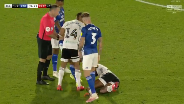 ◆英珍◆プレミア昇格POフルハムのオノモア、必死にボール抱えて離さず二人がかりでボコボコにされる(´・ω・`)