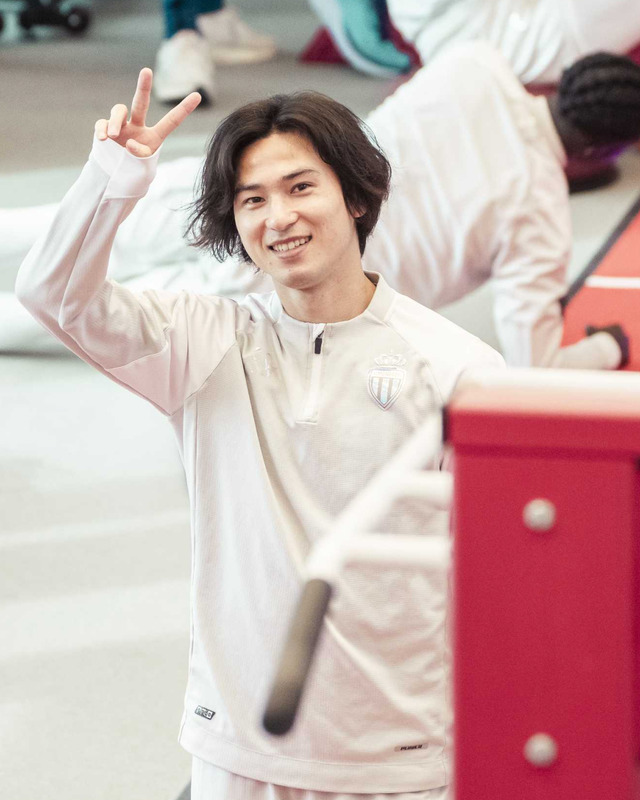 ◆悲報◆モナコの新トレーニングウェアが全身白装束でカルト宗教感が漂い始めてしまう🤔