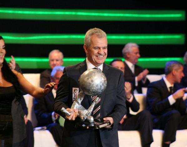 ◆代表小ネタ◆アギーレ監督メキシコでの表彰式の様子ｷﾀ━━━━(ﾟ∀ﾟ)━━━━!!