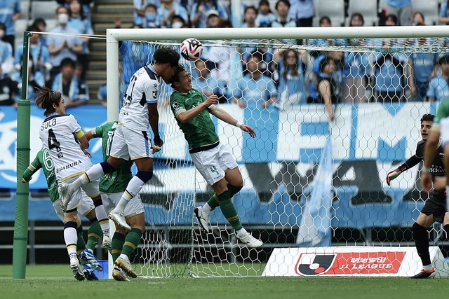 ◆悲報◆Ｊ１得点王レース首位快走中の磐田FWジャーメイン良、東京V戦で左前額骨陥没骨折、1ヶ月以上離脱へ