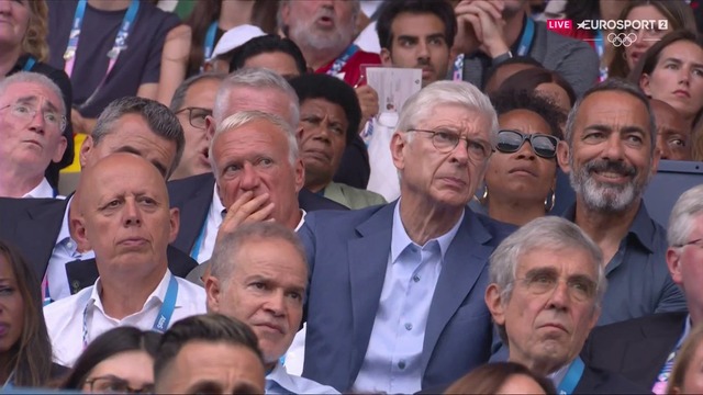 ◆悲報◆ヴェンゲルとデシャン、スペイン代表バエナのFKが直接決まった瞬間カメラに抜かれてしまう