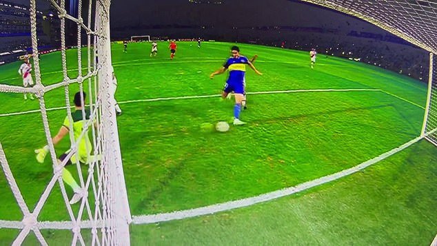 ◆悲報◆カヴァーニ師匠がリベルタドーレス杯で生涯最悪クラスのQBK😭