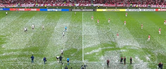 ◆悲報◆リベルタドーレス インテル×フラメンゴ、大量の紙吹雪で試合開始20分遅延！