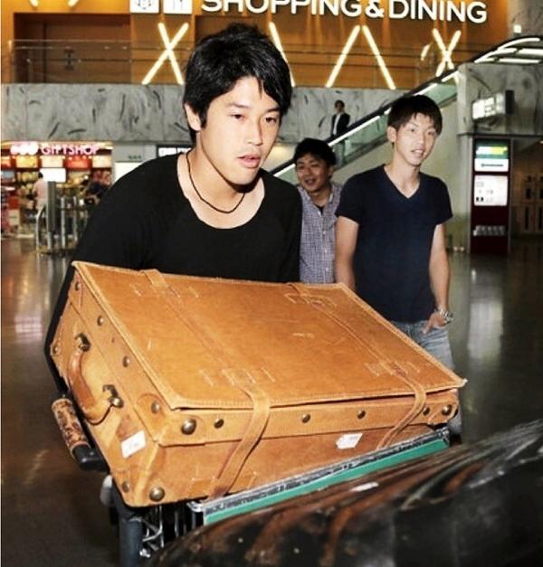 ◆ブンデス◆シャルケ内田篤人、ケルンの大迫と一緒にドイツ到着