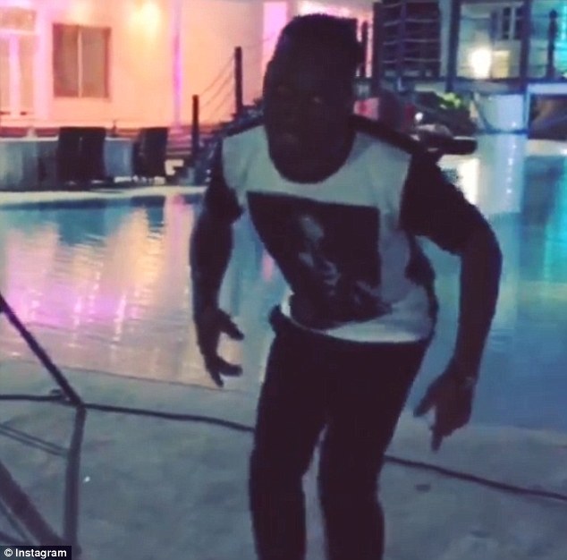 ◆プレミア◆ドログバ、プールのほとりでヘンテコダンスｗｗｗ