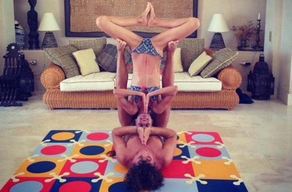 ◆リーガ小ネタ◆カルレス・プジョールさん　彼女とヨガでアクロバティックに合体！！