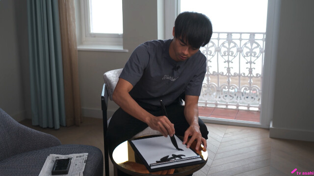 ◆朗報◆ブライトンの日本代表FW三笘薫くんの字が思いの外うまいと話題に！ゴール裏弾幕職人でも十分通用か