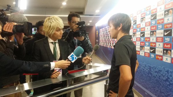 ◆画像・動画◆バルサ戦試合後の乾貴士のインタビュー、手越祐也が現地でマイク向けててワロタｗ