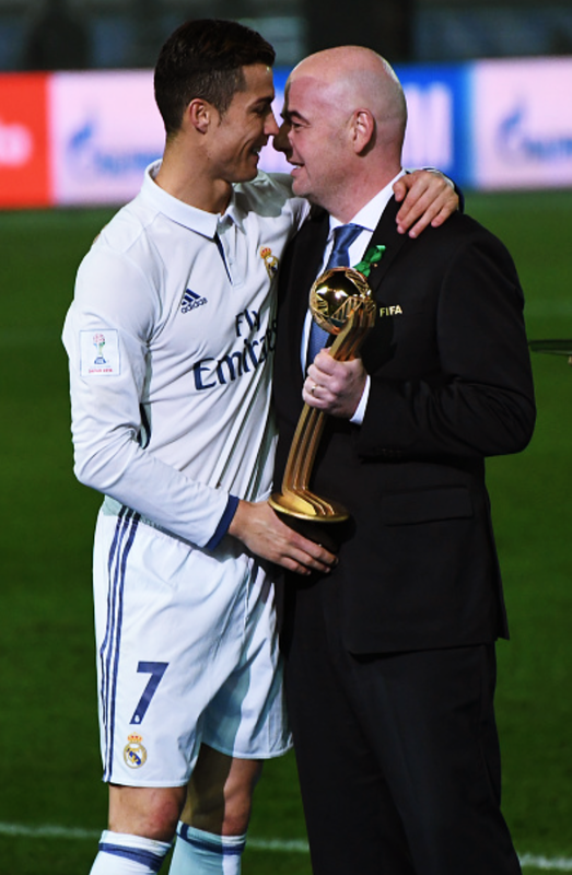 ◆CWC小ネタ◆表彰式のときのFIFA会長とクリロナさんの仲が怪しすぎてワロタｗｗｗ