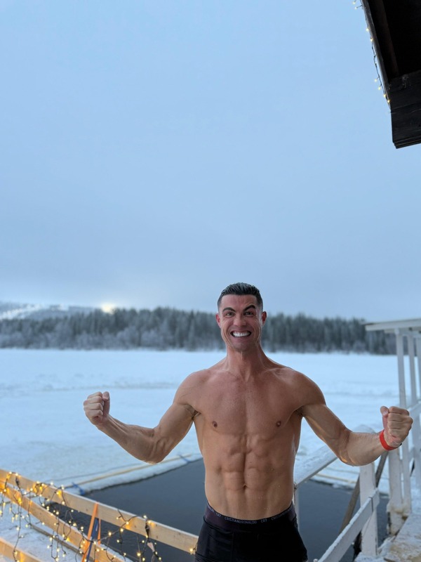 ◆レジェンド◆クリロナさん、クリスマス休暇で北欧へ！雪の中サウナでチルしてパンイチで水風呂ダイブ！