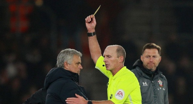 ◆悲報◆モウリーニョさん、相手チームのベンチに乗り込みメモを覗き見してカレー券配給(´・ω・`)