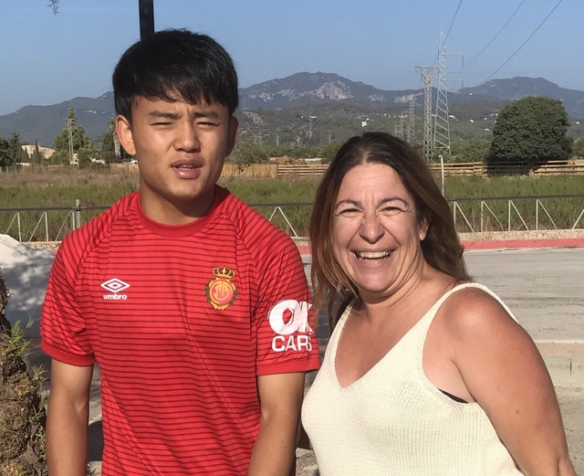 ◆画像◆スペイン美女(20年前)に捕まった久保建英くんさんの表情ｗｗｗ