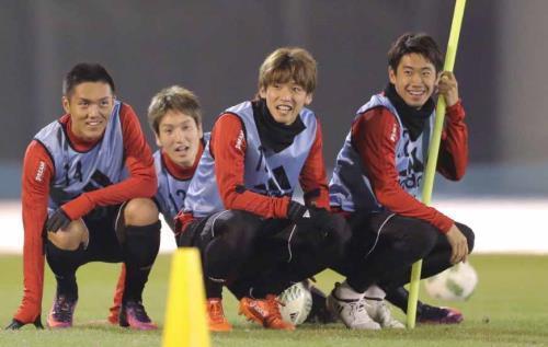 ◆悲報◆香川真司練習後に右足を引きずる仕草・・・足が痛い？