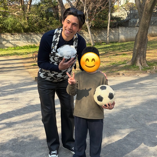 ◆悲報◆浦和のエース小森飛絢さん、子守りをしているところを見つかってしまう