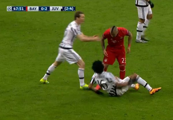 ◆動画小ネタ◆同点で９０分終えた直後　ハイテンションのペップにびびるヴィダルｗｗｗ