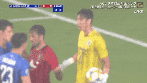 Gif 触れただけで韓国人を二人もぶっ飛ばす浦和dfマウリシオの気功が凄いと話題に サッカー情報 僕は自分が見たなにがししか信じない