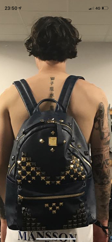 ◆Ｊ小ネタ◆浦和加入のモーベルグは聖闘士星矢好き？背中に漢字で「獅子座・水瓶座」のタトゥー