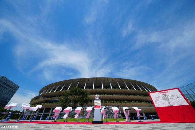 ◆悲報◆ルヴァン杯決勝T組み合わせ抽選会炎天下の国立競技場外！北欧出身ユンカー、溶けそうになる😱