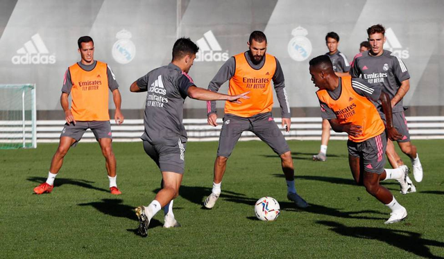 ◆速報◆レアル・マドリー中井卓大くん、ジダンに呼ばれトップチームの練習に参加！