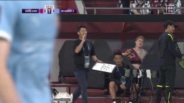 ◆悲報◆ACLメルボルン戦ベンチで着替える酒井高徳の上半身にびっしりタトゥー