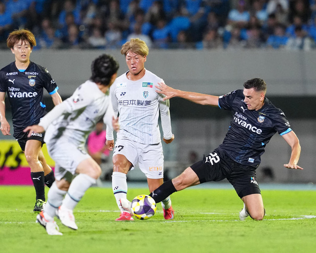 ◆悲報◆川崎新加入のウレモビッチ、先発デビュー戦最速退場記録！ストイコビッチの記録を31年ぶり更新