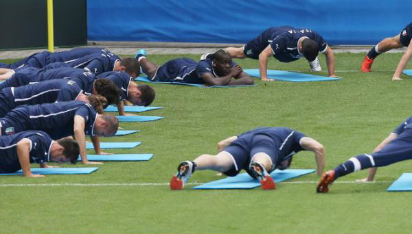 ◆小ネタ◆ベナルファがＰＳＧでエメリに干されてる理由がよくわかるビデオ・・・ベナルファせこすぎワロタｗｗｗ