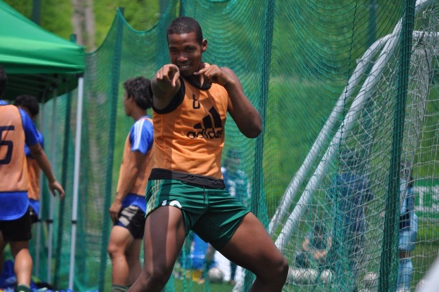 ◆天皇杯◆北陸大学FW永島グローリー選手がガチムチ度がルカク並だと話題に！190ｃｍ93ｋｇ
