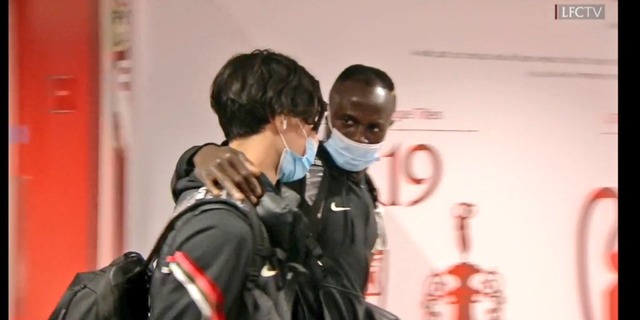 ◆ほっこり◆リバポFW南野タキ、サディオ・マネさんに優しくしてもらう