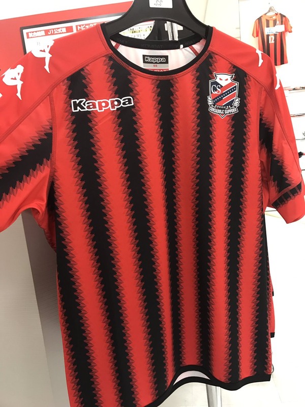 ◆Ｊリーグ◆コンサドーレ札幌新シーズン1ｓｔユニが目がチカチカしてこれじゃない感半端ないと話題に！