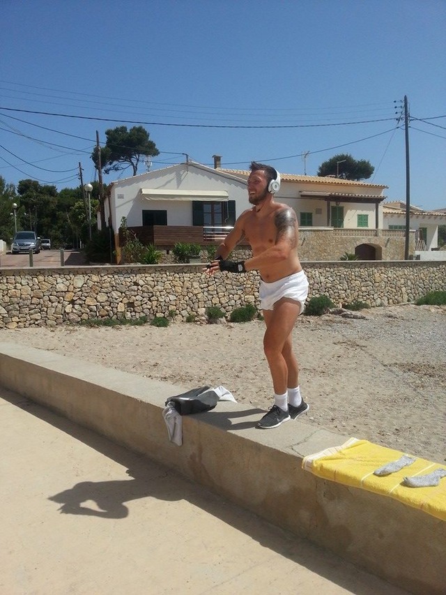 ◆画像小ネタ◆シャルケ04マルコ・ヘーガーさんのこの写真は確実に通報レベル