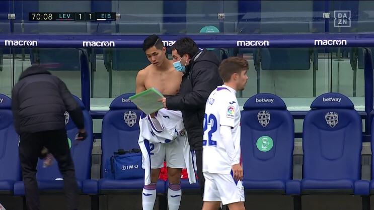 小ネタ Dazn解説初挑戦fc東京gk林彰洋 武藤よっちの着替えを見て思わず イイカラダしてますね 意味深 2chフットボールまとめアンテナ