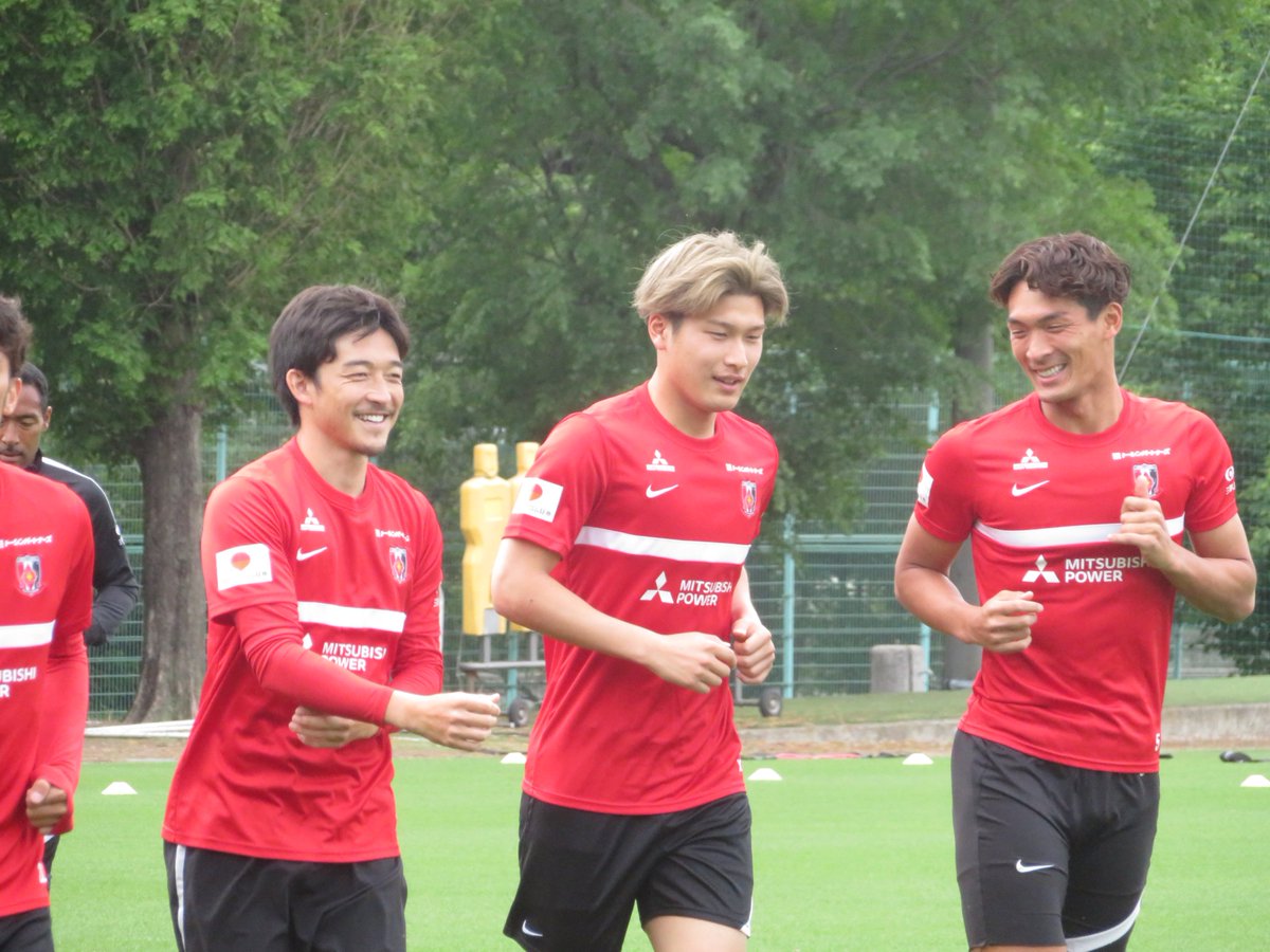 ｊ小ネタ 浦和練習場に謎の金髪練習生 スポキチ速報