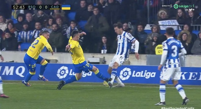 ◆リーガ◆名物主審マテウ・ラオス、カード出さないとなったら出さなすぎ！ソシエダ×カディス、一発赤級にイエロー1枚のみ😭