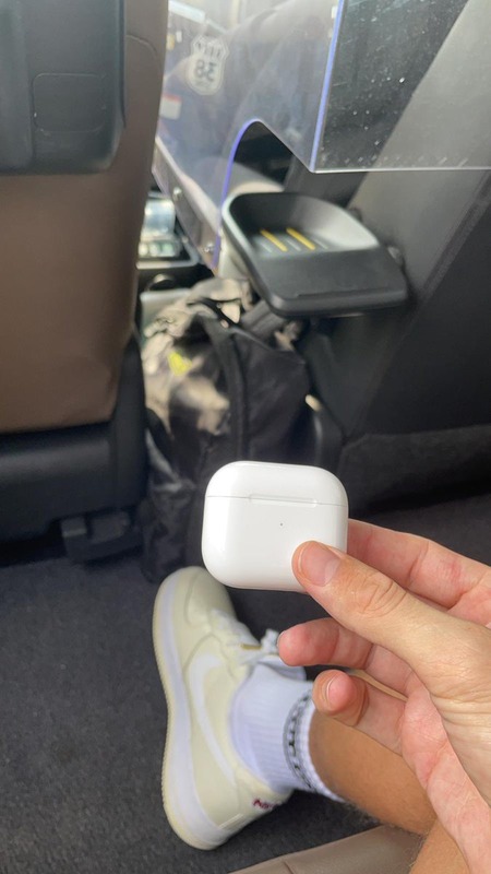 ◆ほのぼの◆浦和のユンカー、8ヶ月前失くした「AirPods」をタクシー運転手に渡され感激！「日本が大好き」