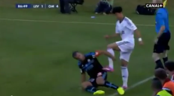 ◆PSM事件◆薬屋ソン・フンミン　負け試合で終了間際に倒れた相手を蹴って大乱闘！