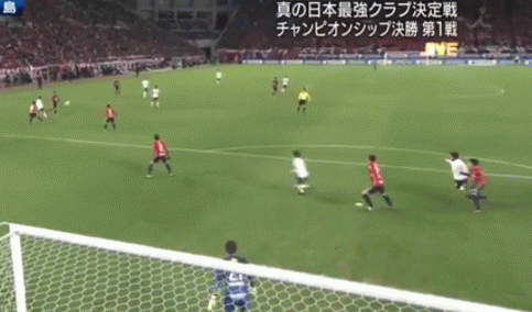 ◆GIｆ小ネタ◆興梠への西のファールはPKで妥当、後ろから遅れて行って脚ひっかけた西が軽率なだけ