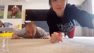 ◆動画◆イニエスタが美人妻と再びアクロバティック合体した結果ｗ